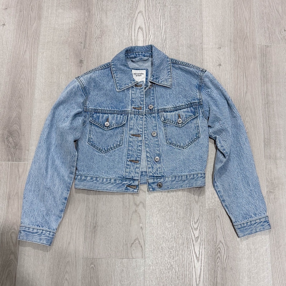 Abercrombie & Fitch Cropped Jean Jacket